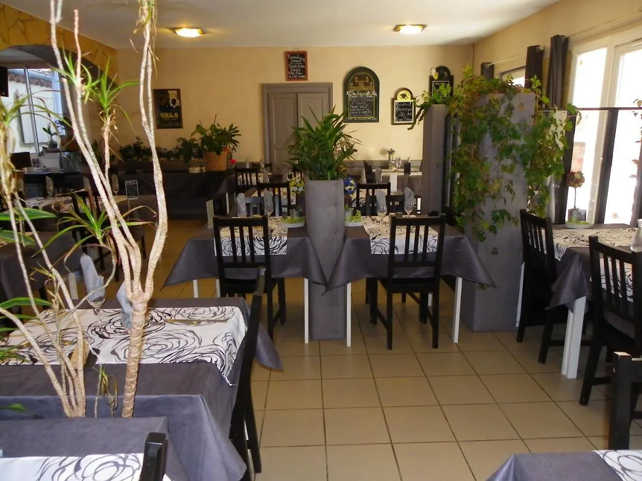 Hotel Restaurant De L'Europe Le Teil 0*,